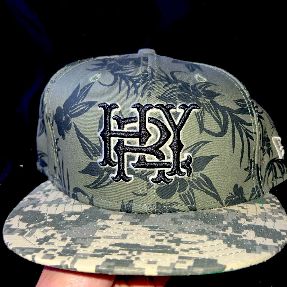 Brand new never worn NEW ERA HURLEY SNAPBACK